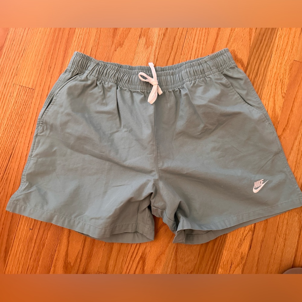 Nike Men’s Canvas shorts size L (fits like XL)